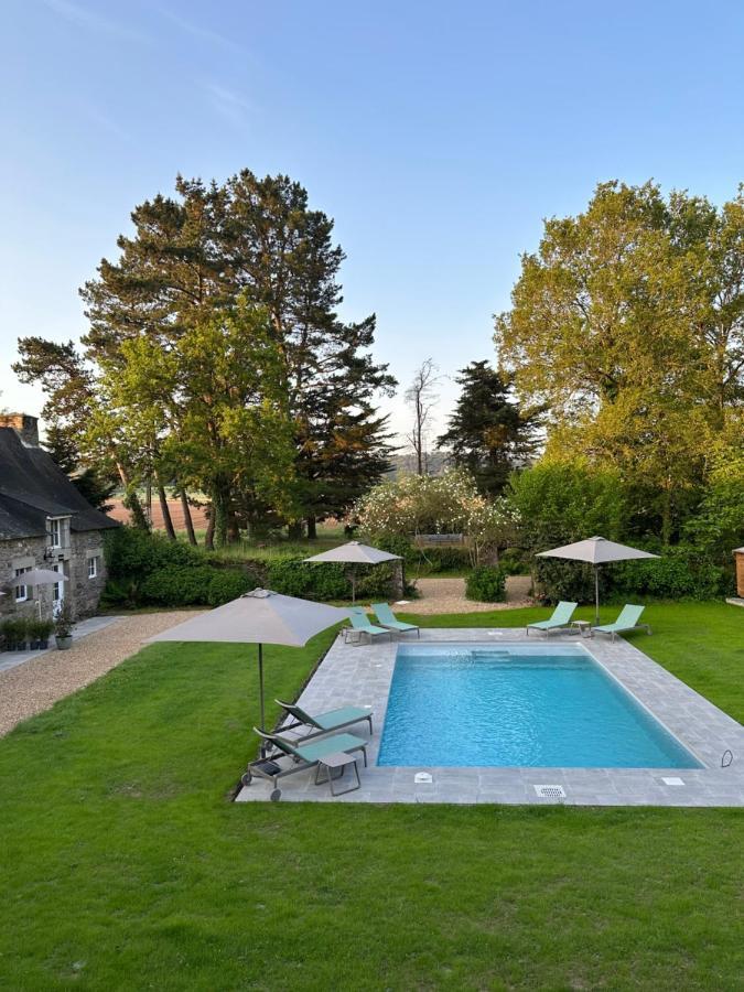 Manoir Du Vau D Arz Gites Et Chambres D Hotes Avec Piscine Malansac 外观 照片